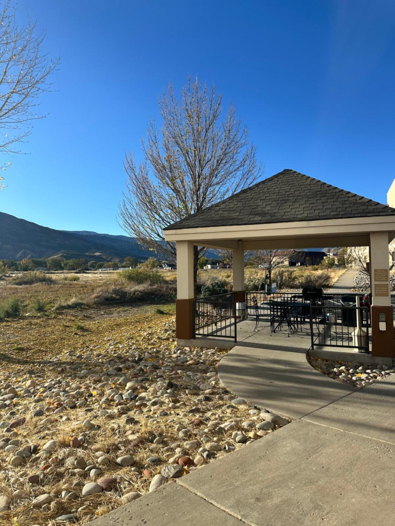 Western Slope Suites Parachute Exterior foto