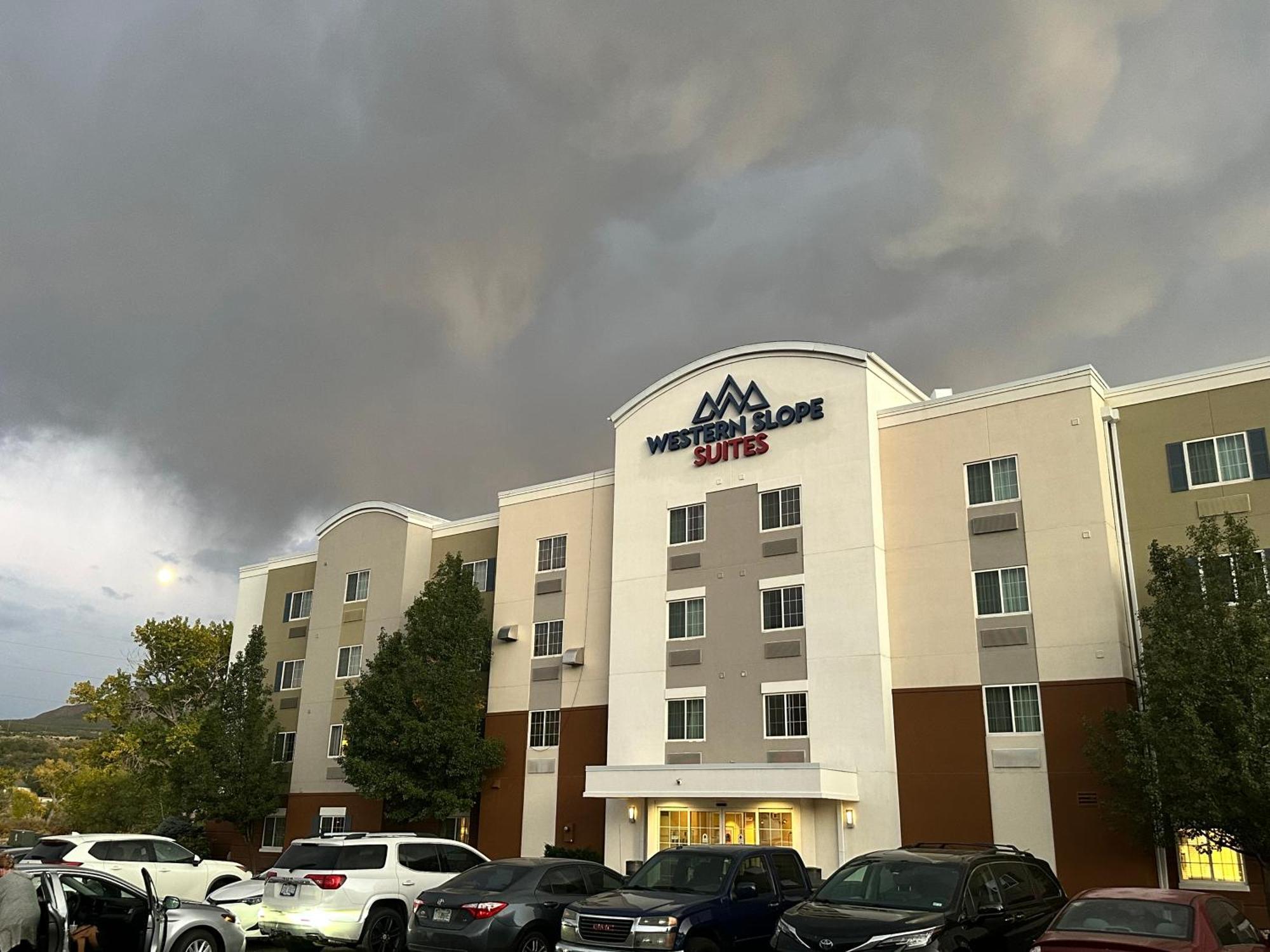 Western Slope Suites Parachute Exterior foto